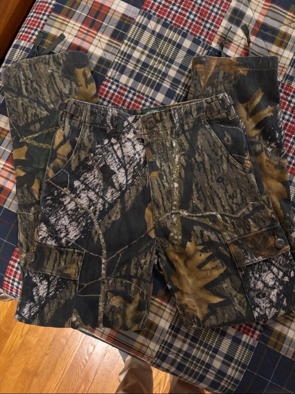 Cabela's boys Camouflage Cargo Pants in Green and Brown